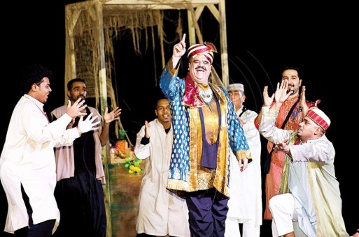 ” مسرحية بتشاهي ” تتحوَّل من مسرحية غنائية إلى حوارية في ” الدوخلة ” .